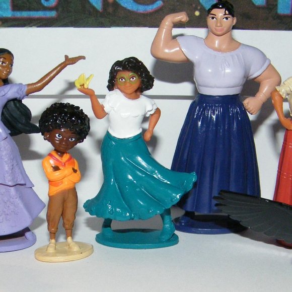 Encanto Movie Figure Set of 12 with 10 Figures and 2 Character Rings! - Picture 2 of 8